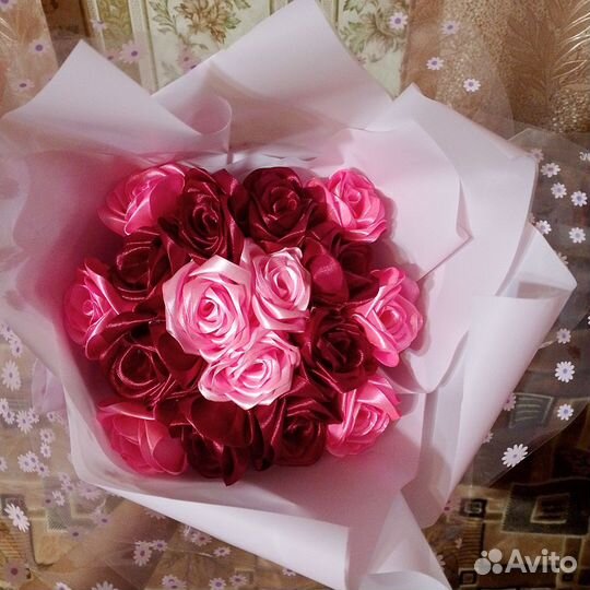 Букет на 8 марта из атласных лент