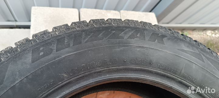 Bridgestone Blizzak Spike-02 215/60 R16 95T