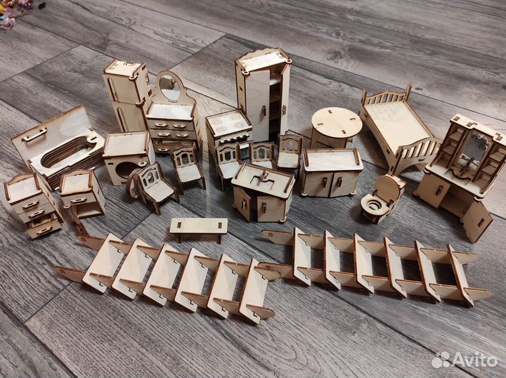 Кукольный домик с мебелью и куклами