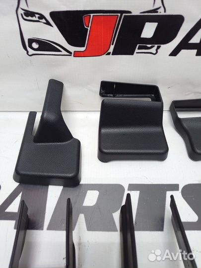 Накладка кронштейна сидений Mazda 3 BK рестайлинг