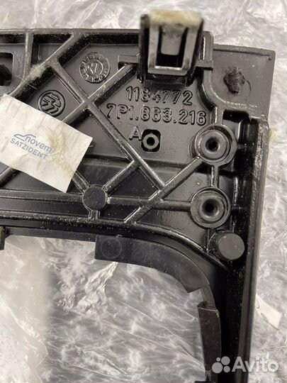 Накладка на кансоль между сидений и кнопка ручника