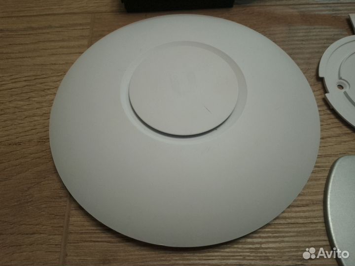 Точка доступа Ubiquiti UniFi AP AC Lite