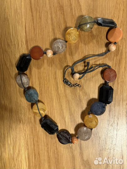 Бусы из искуственного камня