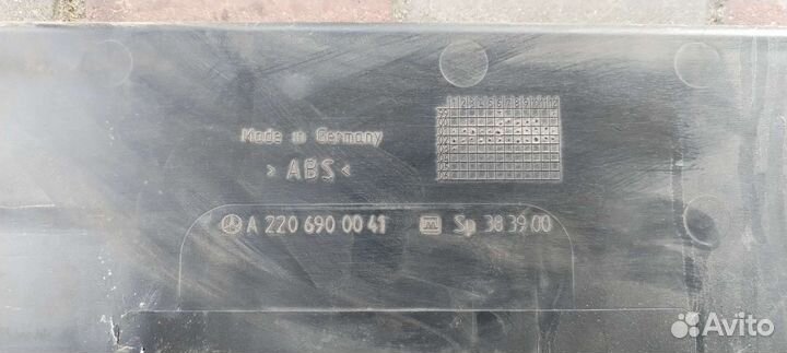 Пластик багажника w220