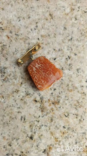 Советские значки с янтарем