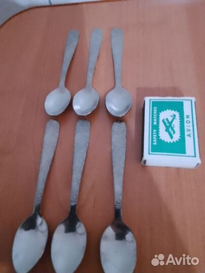 Лебедь с чайными ложками