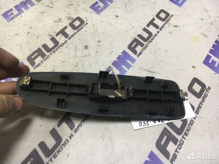 Накладка кнопки стеклопод. передняя Хендай Элантра