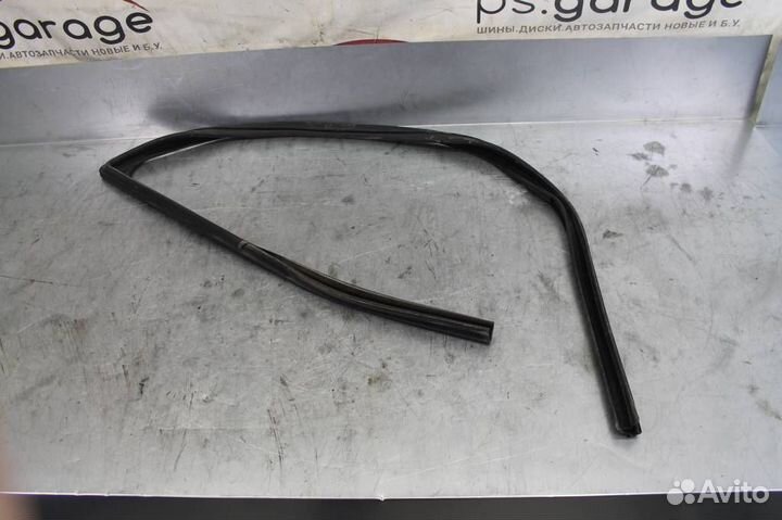 Уплотнитель стекла двери передней правой Renault