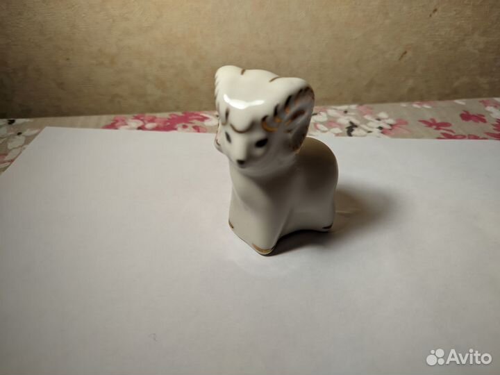 Статуэтка фарфор 