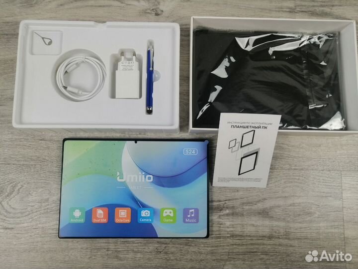 Планшет / Ноутбук 2 в 1 Umiio s24