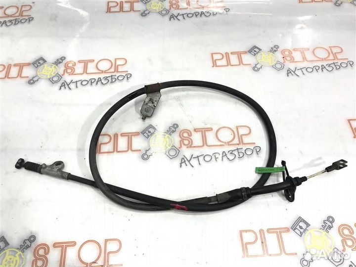 Трос ручного тормоза правый Nissan Fuga (Y50) 200