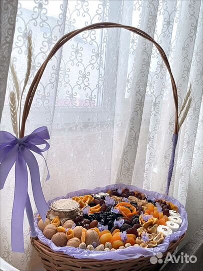 Букет из сухофруктов на 1 сентября