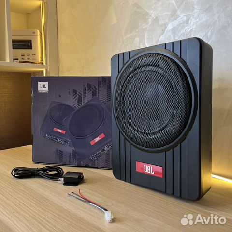 Активный сабвуфер JBL под сидение купить в Москве | Авито