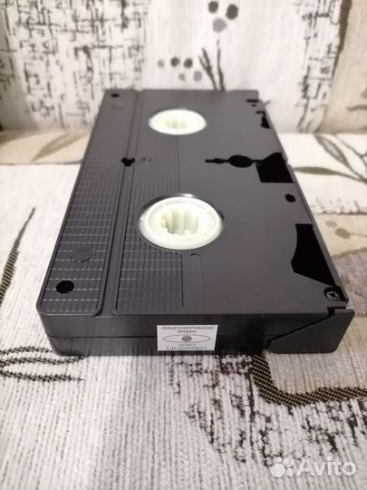 Видеокассеты с зарубежными фильмами (лицензия)