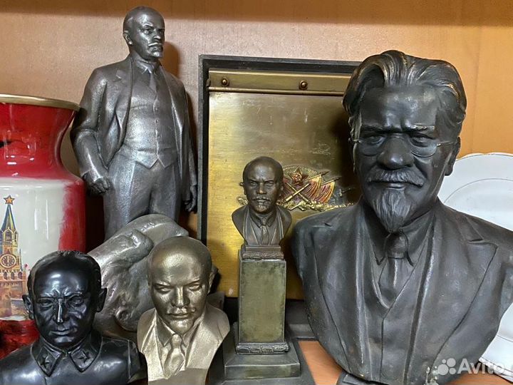 Бюсты политических деятелей