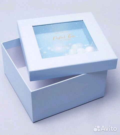 Подарочная коробка