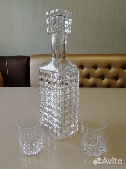Штоф хрустальный с двумя стопками