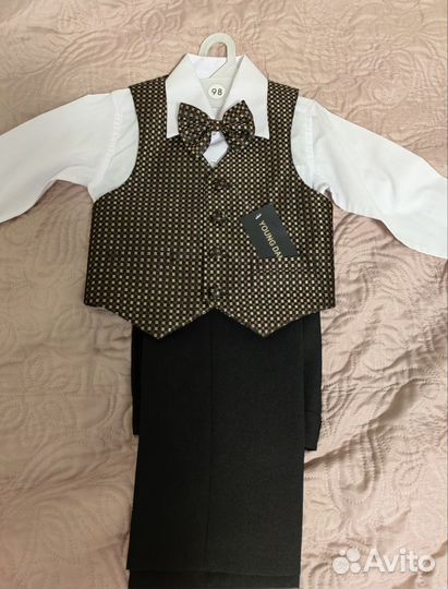 Костюм на мальчика 3-4 года