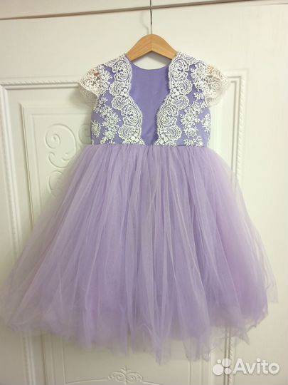 Платье нарядное 98