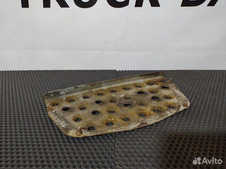 81615110001 Площадка подножки