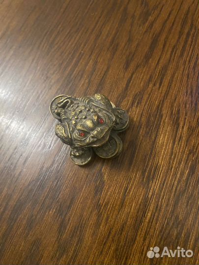 Жаба на удачу