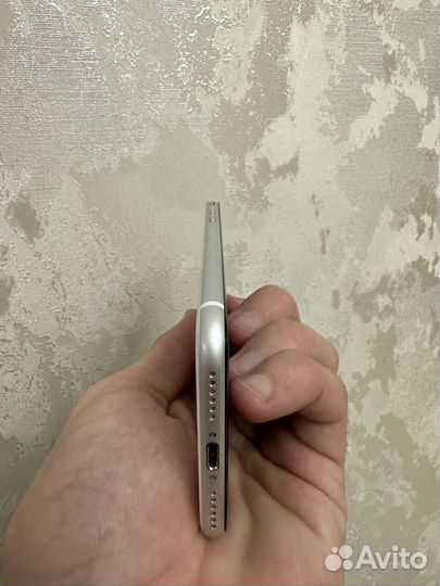 iPhone SE, 128 ГБ
