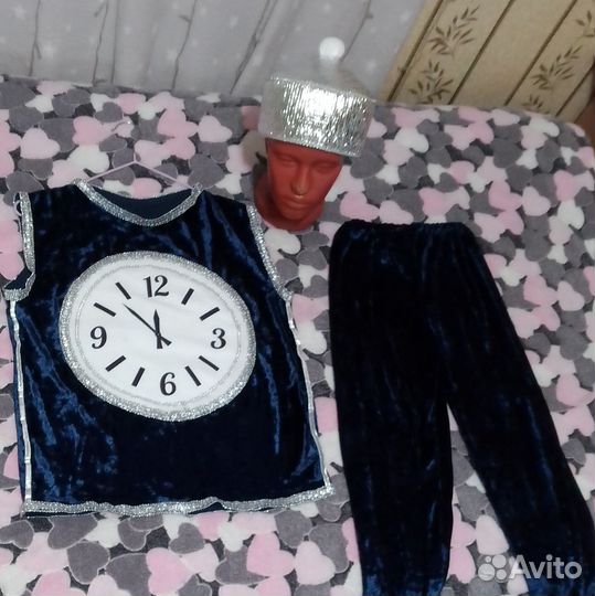 Костюмы часов и Санты на прокат