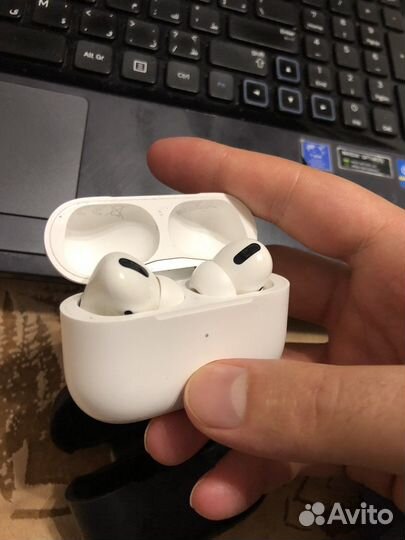 Беспроводные наушники apple airpods 1