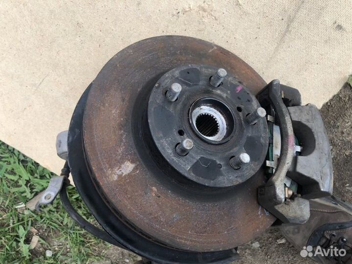 Ступица (кулак, цапфа) передняя левая Toyota Prius