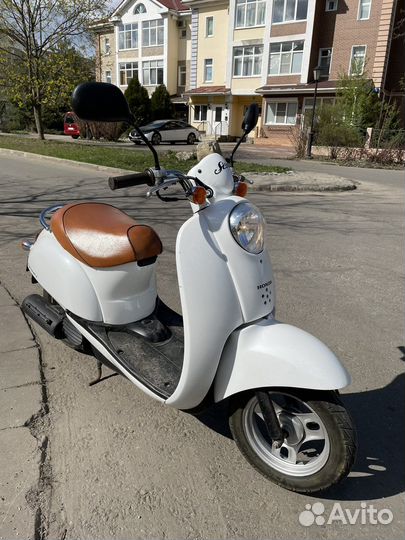 Скутер Honda crea scoopy