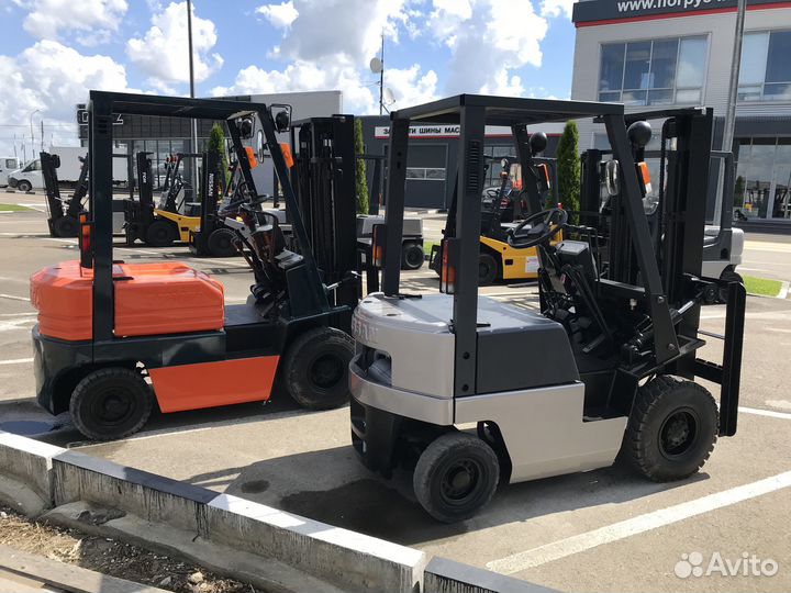 Вилочный погрузчик Nissan FJ01A15U, 2006