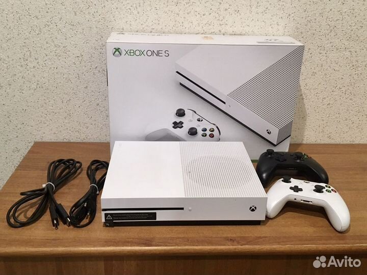 Xbox One S + FIFA23, UFC 4, MK, GTA 5