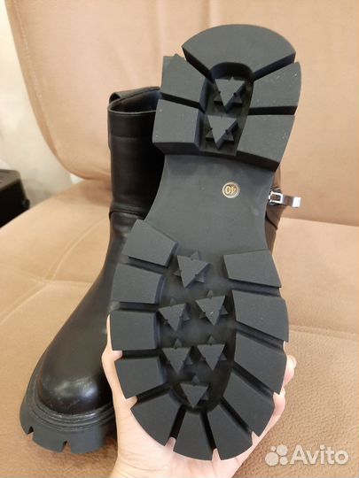 Ботинки демисезонные новые