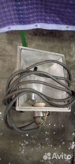 Яркий прожектор