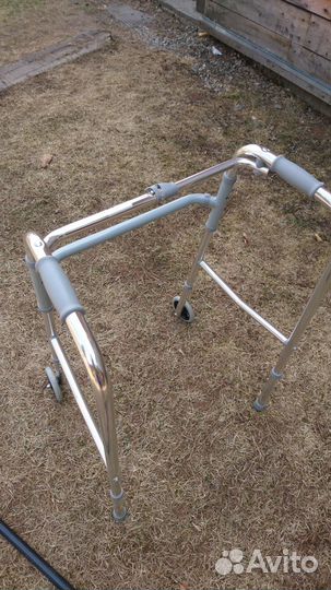 Ходунки-опоры для взрослых 2-х колесные, складные