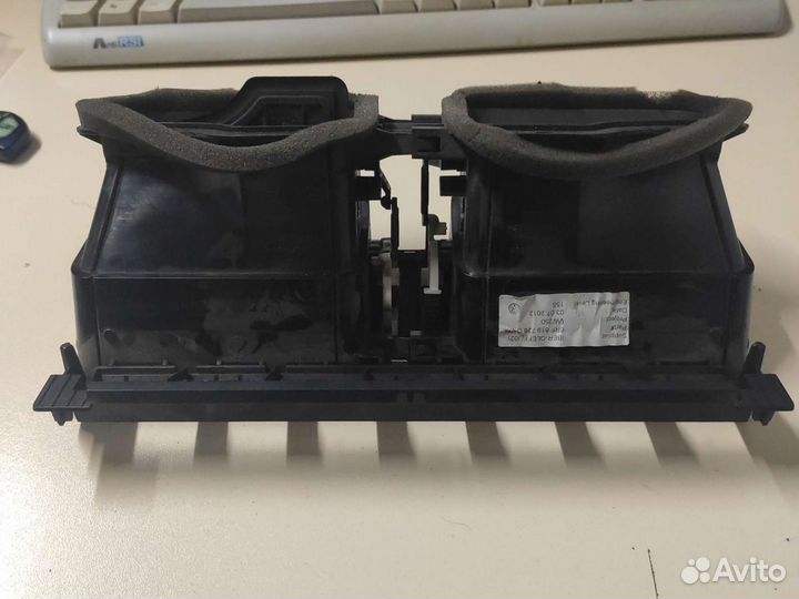 Дефлекторы центральные Поло седан