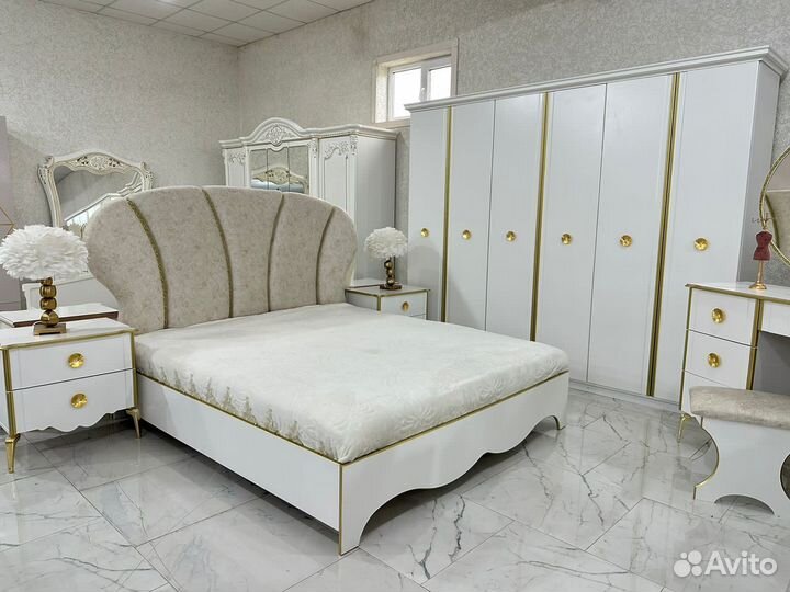 Спальный гарнитур