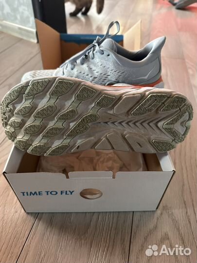 Беговые кроссовки hoka