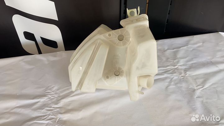 Бачок омыват лоб стекла volvo XC90 02) 8648191