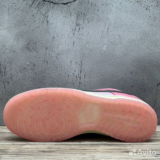 Кроссовки Nike Dunk Low Barbie FN8927-621