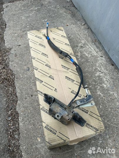 Замок багажника hiace