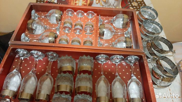 Комплект бокалов, рюмок, салатников, кружек