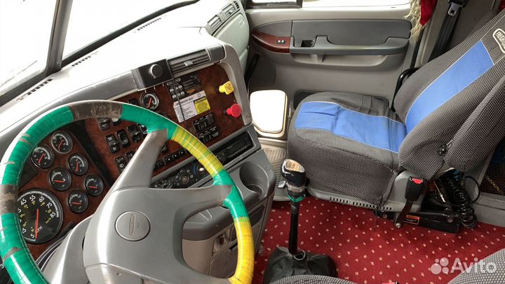 Freightliner Century с полуприцепом, 2003