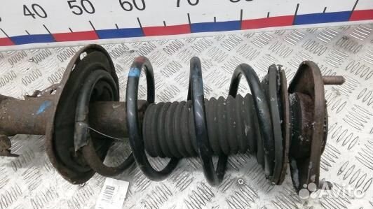 Стойка передняя правая toyota auris E150 (PUK09N50