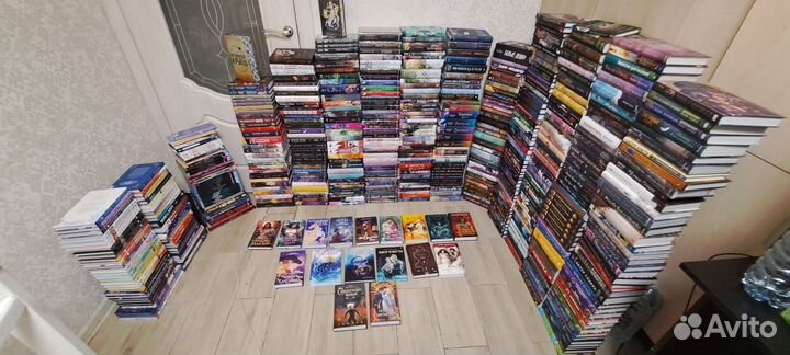 Книги, комиксы, манхвы (продаю библиотеку)