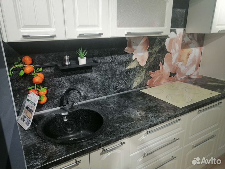 Кухонный гарнитур выставочный образец