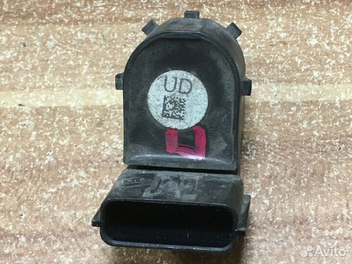 Датчик парковки Kia K5 белый