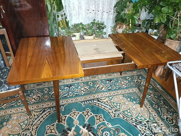 Старинный стол и два стула Шуман