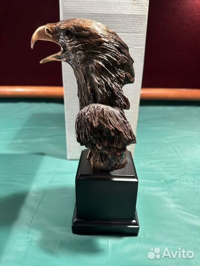 Статуэтка птицы орел