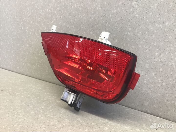 Фонарь задний в бампер правый Nissan Terrano III